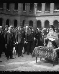 1914. Romania ofera Frantei 18 ambulante_ ceremonia are loc la Invalides, in prezenta Mitropolitului ortodox al Europei occidentale si meridionale