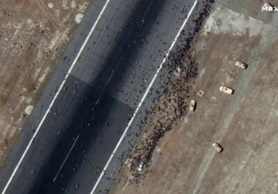 imagini satelitare oameni aeroport kabul epa